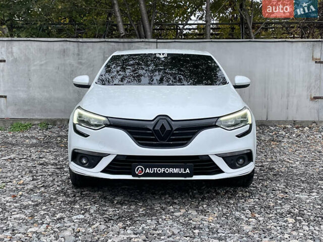 Белый Рено Меган, объемом двигателя 1.46 л и пробегом 239 тыс. км за 13490 $, фото 3 на Automoto.ua