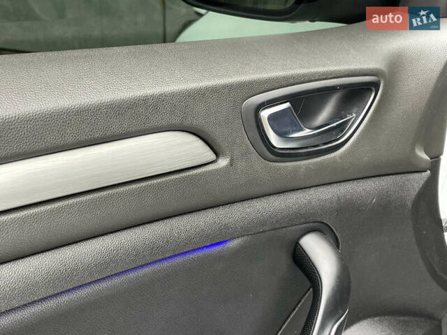 Белый Рено Меган, объемом двигателя 1.46 л и пробегом 239 тыс. км за 13490 $, фото 24 на Automoto.ua