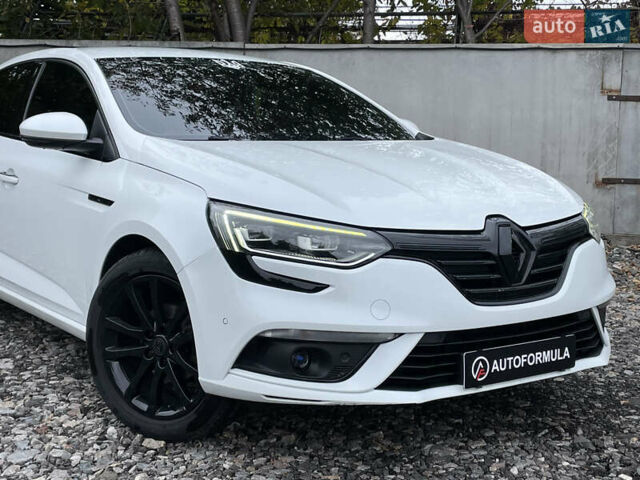 Белый Рено Меган, объемом двигателя 1.46 л и пробегом 239 тыс. км за 13490 $, фото 1 на Automoto.ua