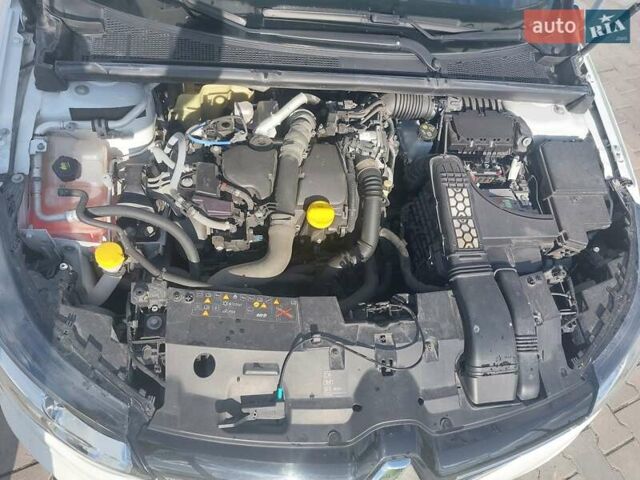 Рено Меган 2017 в Житомире на Automoto.ua Белый Рено Меган, объемом двигателя 1.5 л и пробегом 166 тыс. км за 13499 $, фото 14 на Automoto.ua
