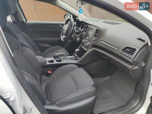 Белый Рено Меган, объемом двигателя 1.46 л и пробегом 150 тыс. км за 13999 $, фото 1 на Automoto.ua