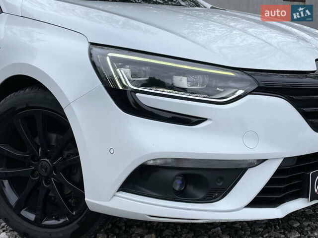 Белый Рено Меган, объемом двигателя 1.46 л и пробегом 239 тыс. км за 13490 $, фото 2 на Automoto.ua