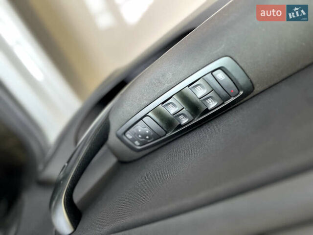 Білий Рено Меган, об'ємом двигуна 1.46 л та пробігом 1 тис. км за 11917 $, фото 6 на Automoto.ua