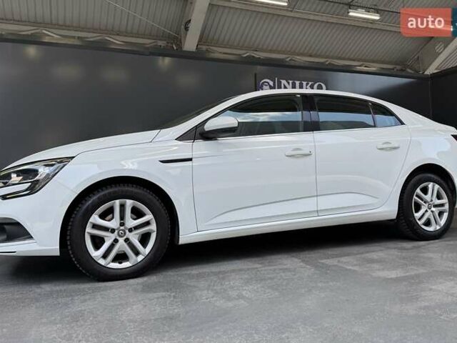 Белый Рено Меган, объемом двигателя 1.5 л и пробегом 88 тыс. км за 15900 $, фото 10 на Automoto.ua