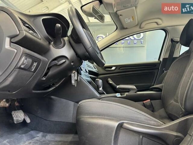 Белый Рено Меган, объемом двигателя 1.5 л и пробегом 88 тыс. км за 15900 $, фото 37 на Automoto.ua