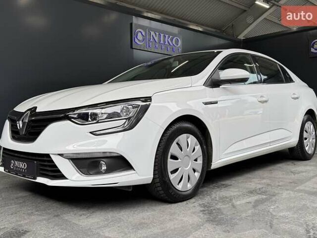 Белый Рено Меган, объемом двигателя 1.5 л и пробегом 122 тыс. км за 15900 $, фото 3 на Automoto.ua