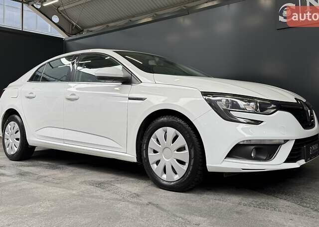 Белый Рено Меган, объемом двигателя 1.5 л и пробегом 122 тыс. км за 15900 $, фото 19 на Automoto.ua