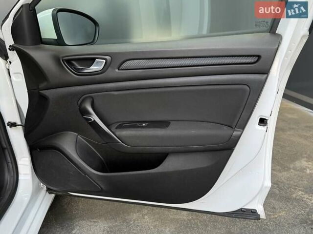 Белый Рено Меган, объемом двигателя 1.5 л и пробегом 88 тыс. км за 15900 $, фото 46 на Automoto.ua