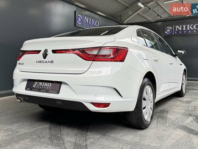 Белый Рено Меган, объемом двигателя 1.5 л и пробегом 122 тыс. км за 15900 $, фото 12 на Automoto.ua