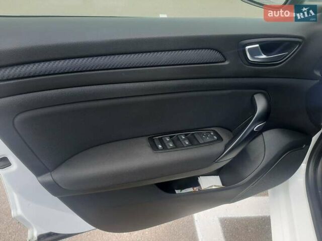 Белый Рено Меган, объемом двигателя 1.46 л и пробегом 180 тыс. км за 13200 $, фото 10 на Automoto.ua