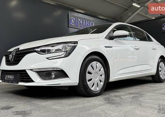 Белый Рено Меган, объемом двигателя 1.5 л и пробегом 122 тыс. км за 15900 $, фото 4 на Automoto.ua