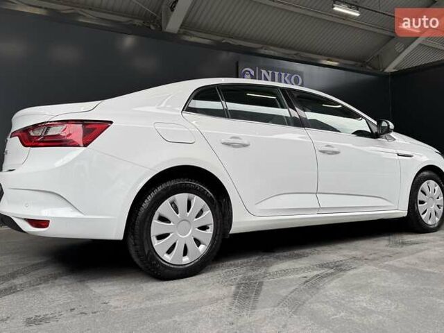 Белый Рено Меган, объемом двигателя 1.5 л и пробегом 122 тыс. км за 15900 $, фото 16 на Automoto.ua