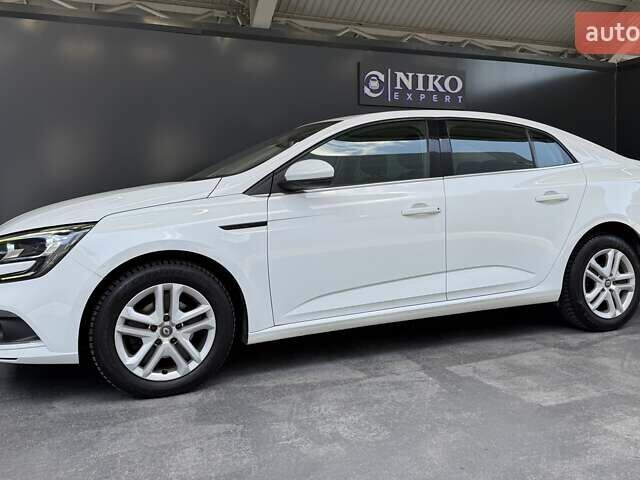 Белый Рено Меган, объемом двигателя 1.5 л и пробегом 88 тыс. км за 15900 $, фото 9 на Automoto.ua