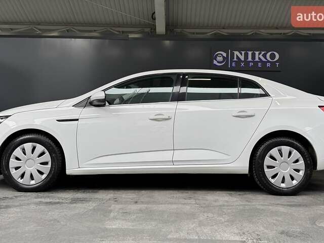 Белый Рено Меган, объемом двигателя 1.5 л и пробегом 122 тыс. км за 15900 $, фото 7 на Automoto.ua