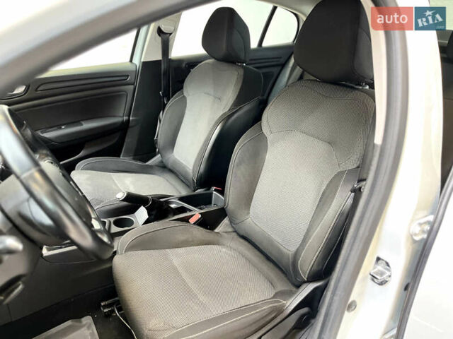 Білий Рено Меган, об'ємом двигуна 1.46 л та пробігом 1 тис. км за 11917 $, фото 12 на Automoto.ua