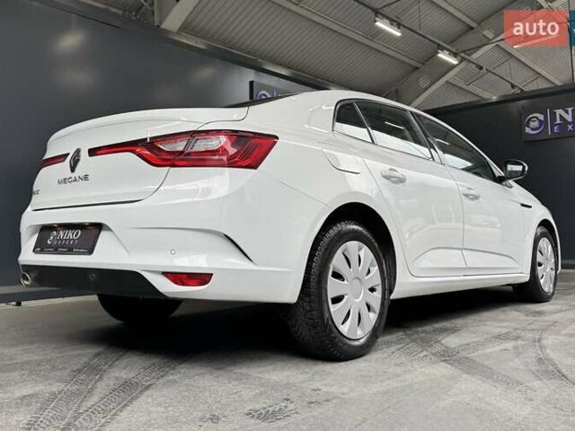 Белый Рено Меган, объемом двигателя 1.5 л и пробегом 122 тыс. км за 15900 $, фото 15 на Automoto.ua