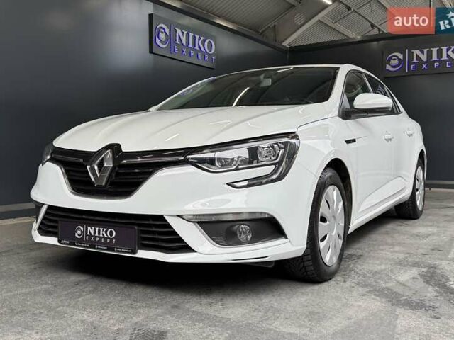 Белый Рено Меган, объемом двигателя 1.5 л и пробегом 122 тыс. км за 15900 $, фото 1 на Automoto.ua