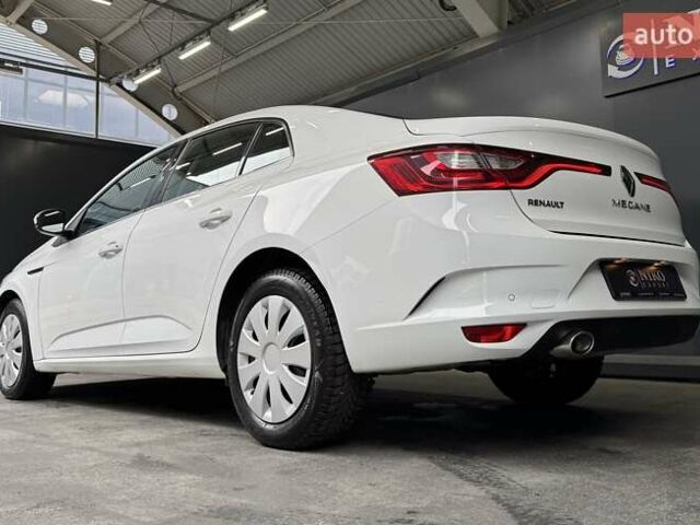 Белый Рено Меган, объемом двигателя 1.5 л и пробегом 122 тыс. км за 15900 $, фото 9 на Automoto.ua