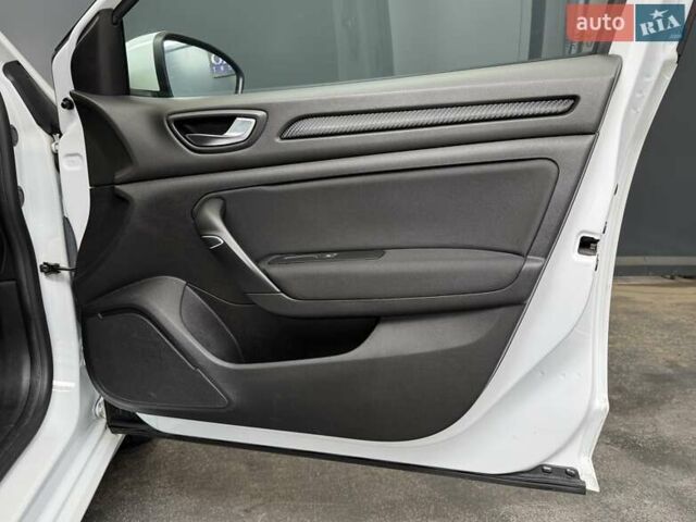 Белый Рено Меган, объемом двигателя 1.5 л и пробегом 122 тыс. км за 15900 $, фото 37 на Automoto.ua