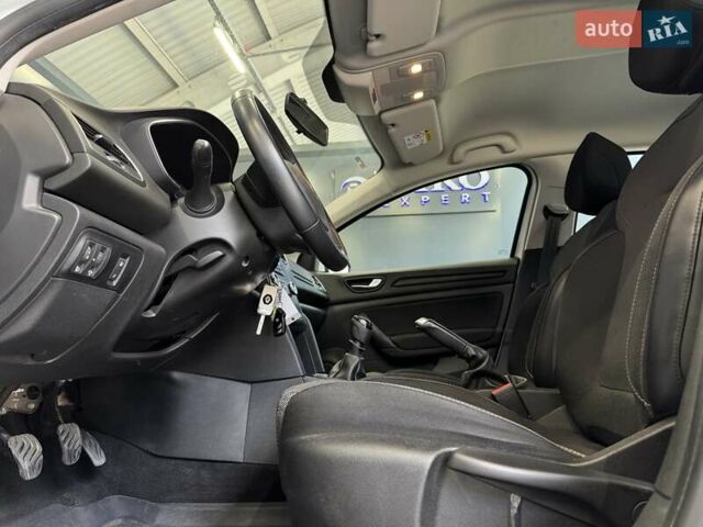 Білий Рено Меган, об'ємом двигуна 1.5 л та пробігом 94 тис. км за 14500 $, фото 27 на Automoto.ua