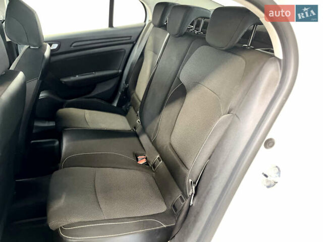 Білий Рено Меган, об'ємом двигуна 1.46 л та пробігом 158 тис. км за 10999 $, фото 13 на Automoto.ua