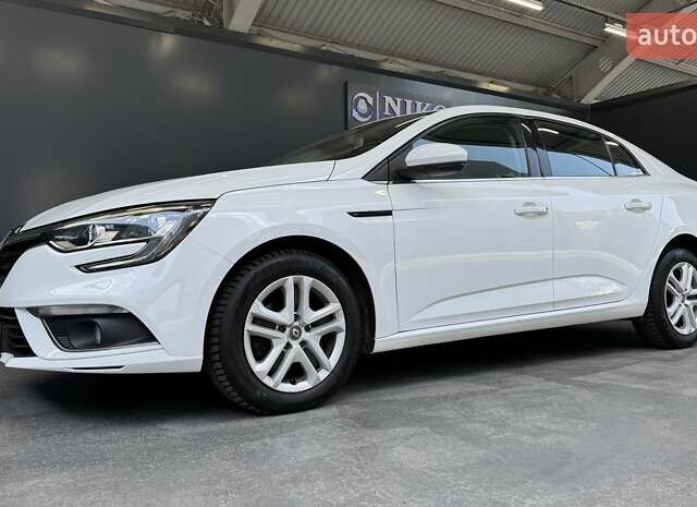 Белый Рено Меган, объемом двигателя 1.5 л и пробегом 88 тыс. км за 15900 $, фото 8 на Automoto.ua