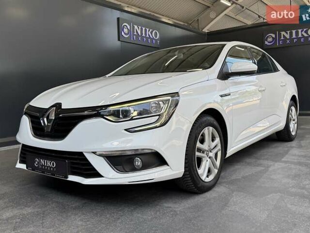 Белый Рено Меган, объемом двигателя 1.5 л и пробегом 88 тыс. км за 15900 $, фото 3 на Automoto.ua