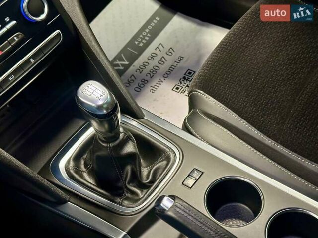 Белый Рено Меган, объемом двигателя 1.6 л и пробегом 174 тыс. км за 13990 $, фото 37 на Automoto.ua