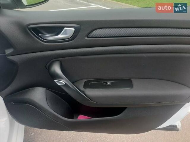 Белый Рено Меган, объемом двигателя 1.46 л и пробегом 180 тыс. км за 13200 $, фото 18 на Automoto.ua