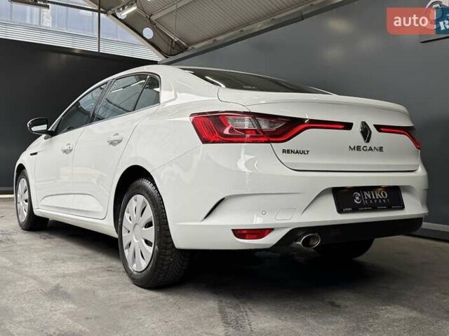 Белый Рено Меган, объемом двигателя 1.5 л и пробегом 122 тыс. км за 15900 $, фото 10 на Automoto.ua