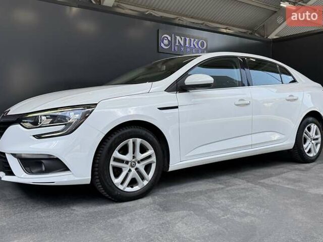 Белый Рено Меган, объемом двигателя 1.5 л и пробегом 88 тыс. км за 15900 $, фото 7 на Automoto.ua