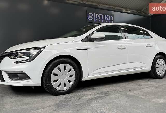 Белый Рено Меган, объемом двигателя 1.5 л и пробегом 122 тыс. км за 15900 $, фото 5 на Automoto.ua