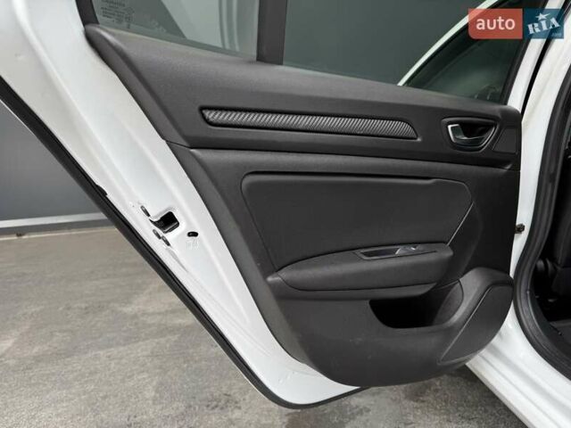 Белый Рено Меган, объемом двигателя 1.5 л и пробегом 122 тыс. км за 15900 $, фото 38 на Automoto.ua