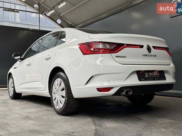 Белый Рено Меган, объемом двигателя 1.5 л и пробегом 122 тыс. км за 15900 $, фото 11 на Automoto.ua