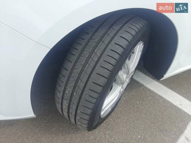 Белый Рено Меган, объемом двигателя 1.46 л и пробегом 180 тыс. км за 13200 $, фото 7 на Automoto.ua