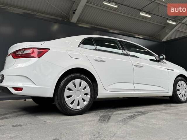 Белый Рено Меган, объемом двигателя 1.5 л и пробегом 122 тыс. км за 15900 $, фото 17 на Automoto.ua