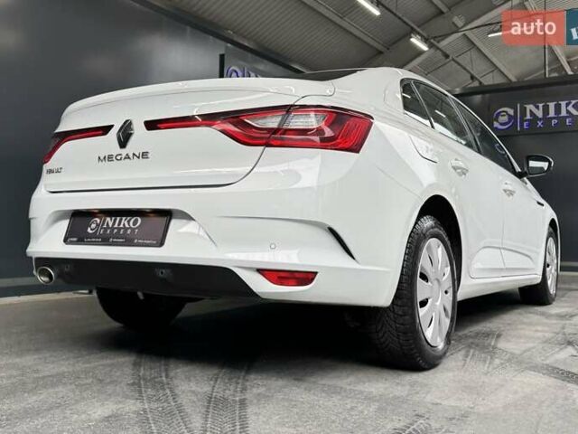 Белый Рено Меган, объемом двигателя 1.5 л и пробегом 122 тыс. км за 15900 $, фото 13 на Automoto.ua