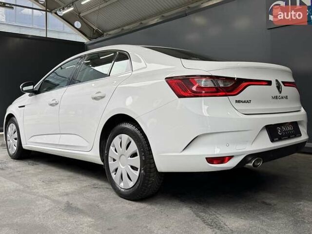 Белый Рено Меган, объемом двигателя 1.5 л и пробегом 122 тыс. км за 15900 $, фото 8 на Automoto.ua