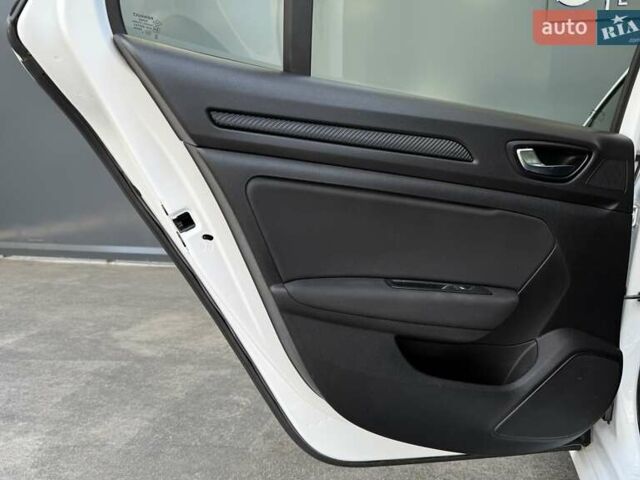 Белый Рено Меган, объемом двигателя 1.5 л и пробегом 88 тыс. км за 15900 $, фото 47 на Automoto.ua