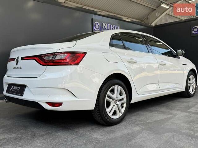 Белый Рено Меган, объемом двигателя 1.5 л и пробегом 88 тыс. км за 15900 $, фото 24 на Automoto.ua