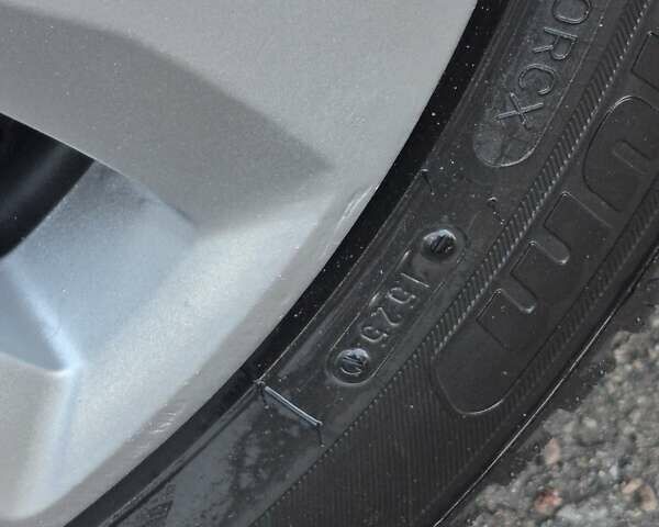 Белый Рено Меган, объемом двигателя 1.6 л и пробегом 143 тыс. км за 14000 $, фото 4 на Automoto.ua