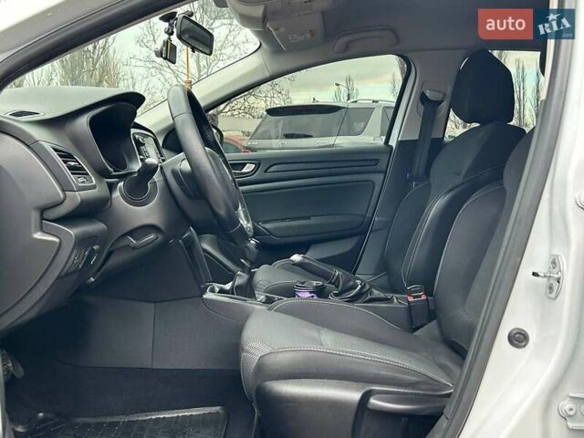 Белый Рено Меган, объемом двигателя 1.6 л и пробегом 144 тыс. км за 13800 $, фото 12 на Automoto.ua