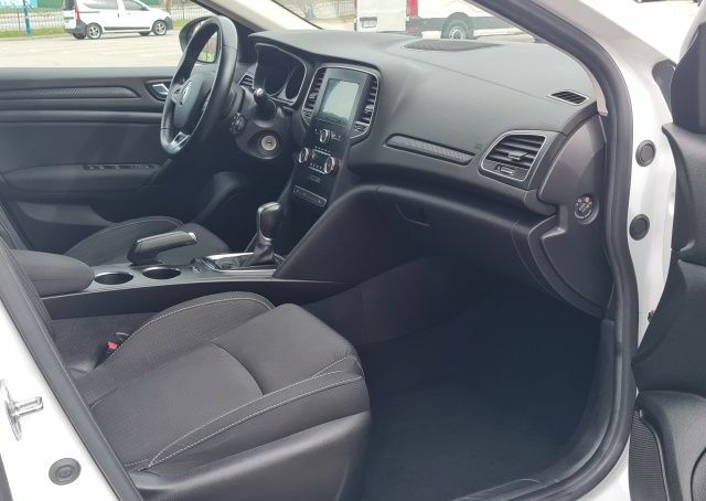 Белый Рено Меган, объемом двигателя 1.6 л и пробегом 137 тыс. км за 13900 $, фото 10 на Automoto.ua