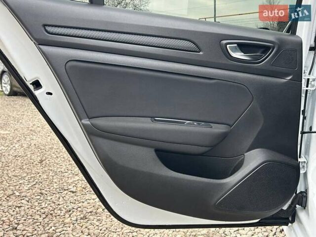 Белый Рено Меган, объемом двигателя 1.6 л и пробегом 144 тыс. км за 13800 $, фото 26 на Automoto.ua