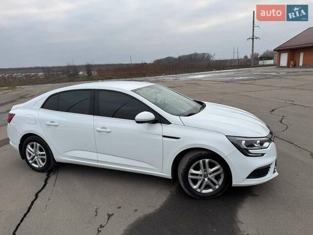 Белый Рено Меган, объемом двигателя 1.6 л и пробегом 35 тыс. км за 13299 $, фото 4 на Automoto.ua