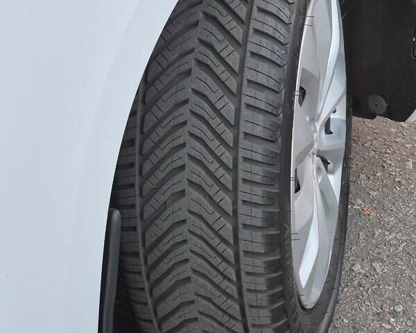 Белый Рено Меган, объемом двигателя 1.6 л и пробегом 143 тыс. км за 14000 $, фото 5 на Automoto.ua