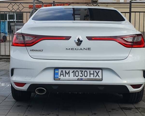 Белый Рено Меган, объемом двигателя 1.6 л и пробегом 172 тыс. км за 11500 $, фото 1 на Automoto.ua