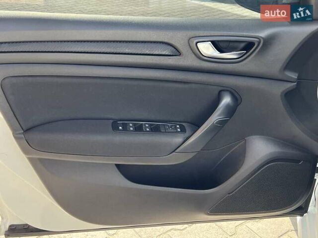 Білий Рено Меган, об'ємом двигуна 0 л та пробігом 107 тис. км за 15200 $, фото 13 на Automoto.ua