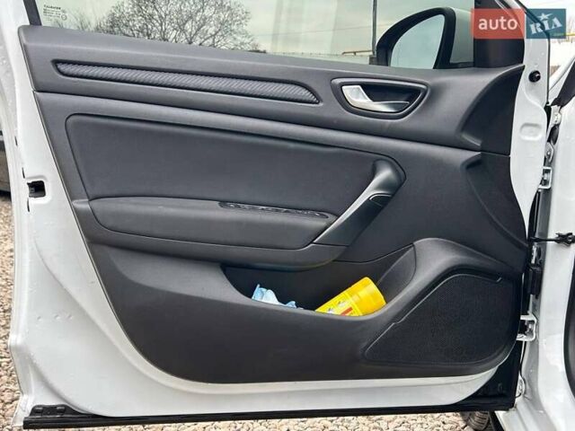 Белый Рено Меган, объемом двигателя 1.6 л и пробегом 144 тыс. км за 13800 $, фото 9 на Automoto.ua