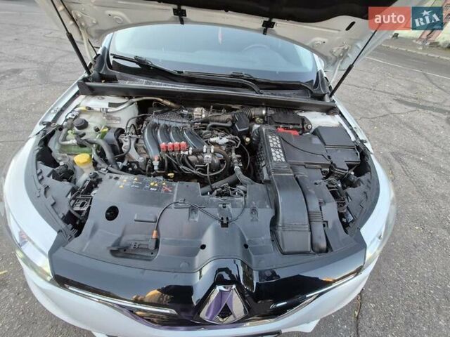 Белый Рено Меган, объемом двигателя 1.6 л и пробегом 143 тыс. км за 14000 $, фото 6 на Automoto.ua